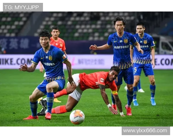 广州恒大主场战平江苏苏宁，中超榜首之争再度激烈引发球迷热议